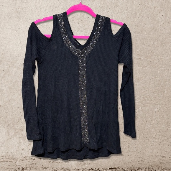 Vocal Cold Shoulder Top - Picture 1 of 4